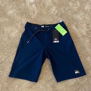 Quicksilver board shorts size 28 new
